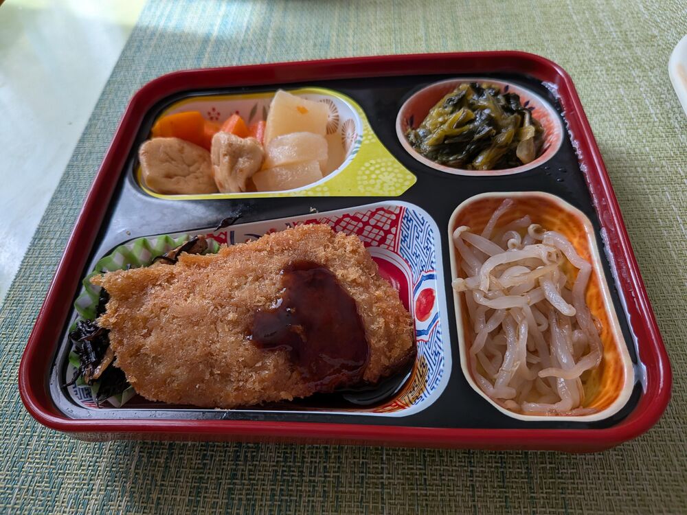 あじフライ、ほうれん草のナムル 等の画像