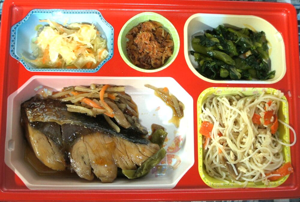 ぶり煮付け、味付けいんげん 等の画像
