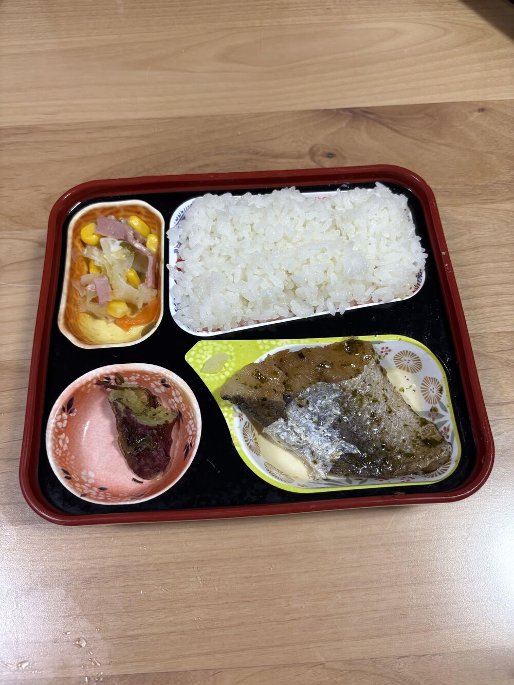 白身魚の磯辺焼き、シーザーサラダ 等の画像