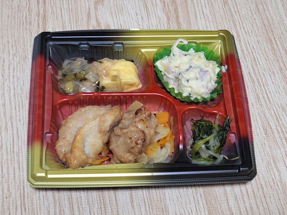 鶏肉の味噌和え、玉子焼きカニ風味あん 等の画像
