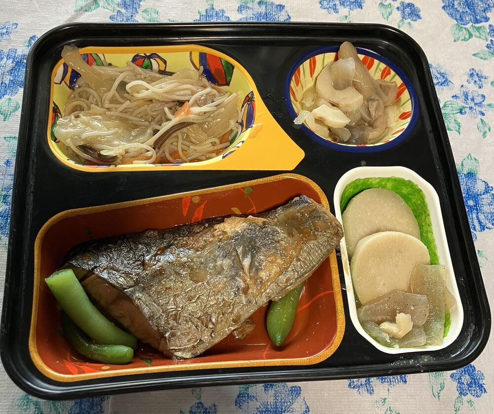 サワラの煮付け、里芋とこんにゃくの味噌煮 等の画像