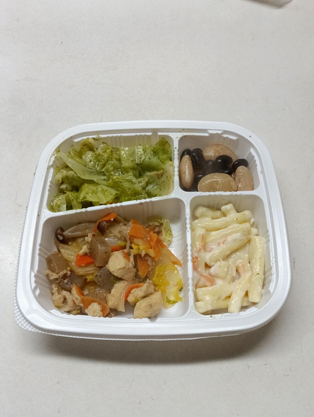 肉豆腐、野菜のバジル炒め 等の画像
