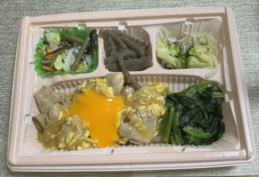 とろっと玉子の親子煮、しらすとブロッコリーのゆず浸し 等の画像