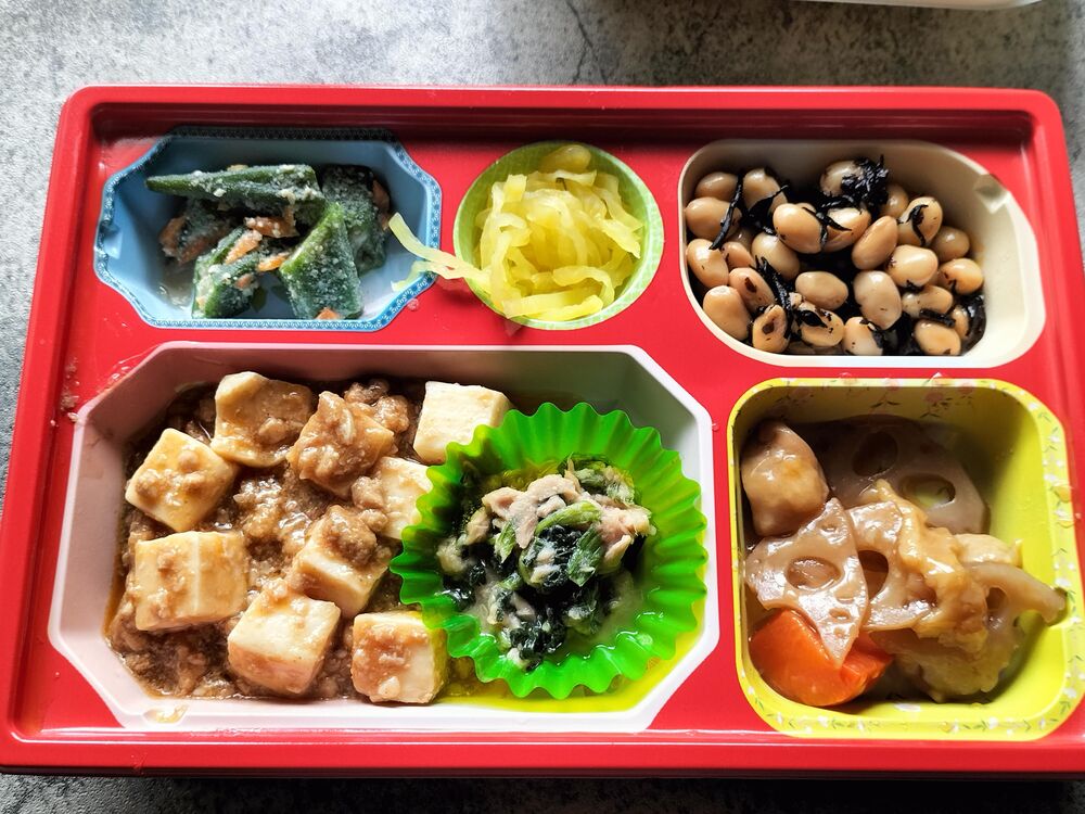 麻婆豆腐、ツナとほうれん草の和え物 等の画像