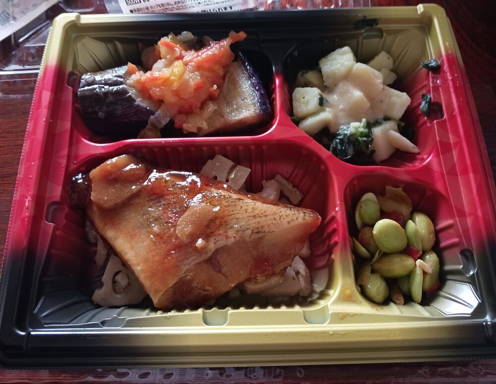サバの味噌煮、豆ナムル 等の画像