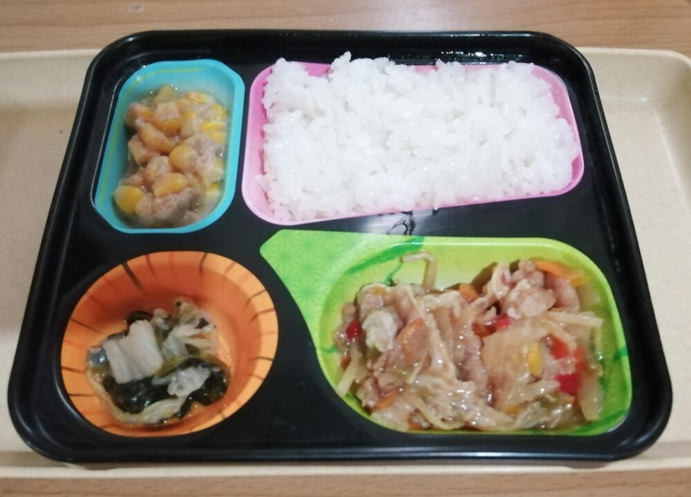 野菜炒め、コーンツナサラダ 等の画像