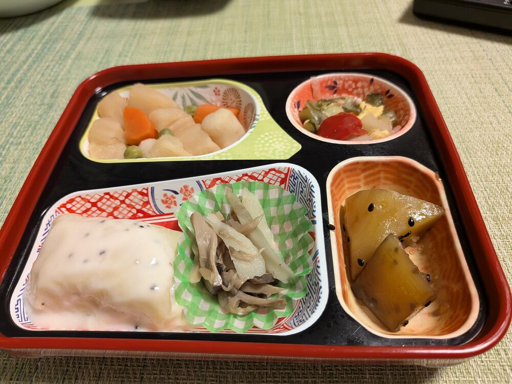 ロールキャベツクリームソース、大学芋 等の画像
