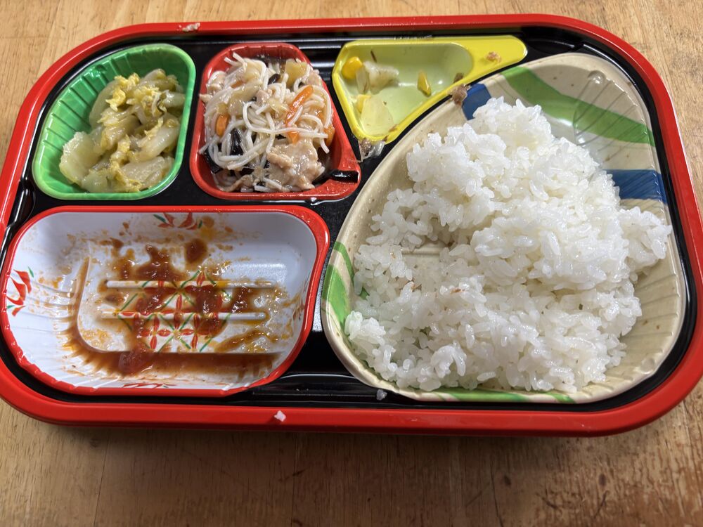 煮込みハンバーグ（トマト）、白菜の中華マリネ 等の画像