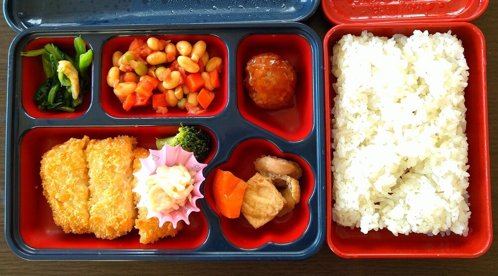 海老カツ、大豆のケチャップ煮 等の画像