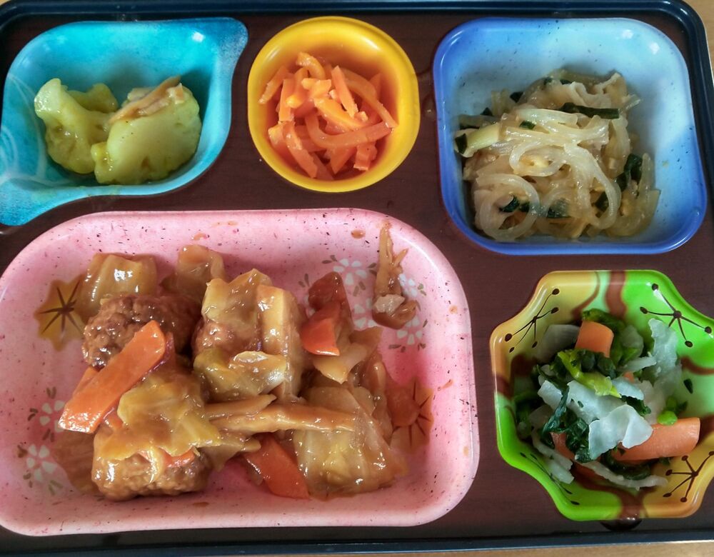 肉団子の中華炒め、蒸し野菜の塩こうじ和え 等の画像