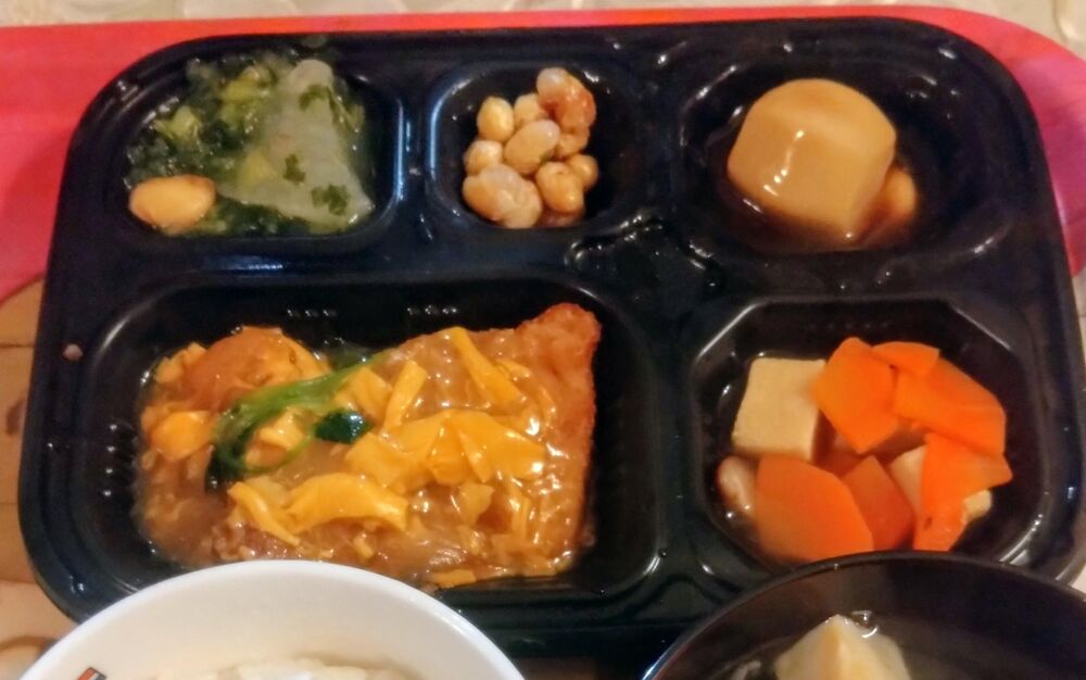 カツ卵とじ、大根のあんかけ 等の画像