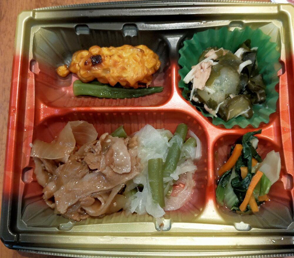 豚肉と玉ねぎの焼肉風、とうもろこし揚げ 等の画像