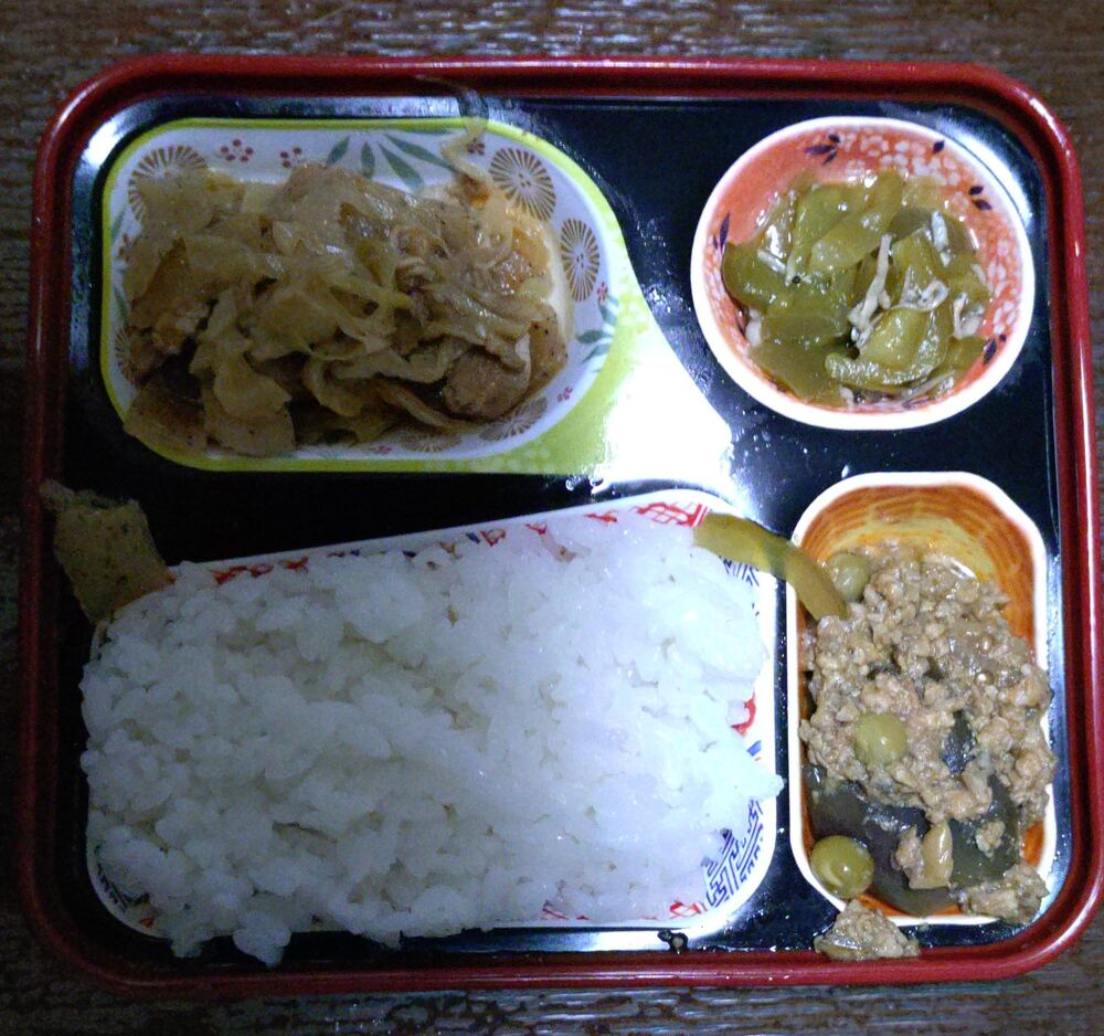 豚肉とこんにゃく炒め、マーボーナス 等の画像