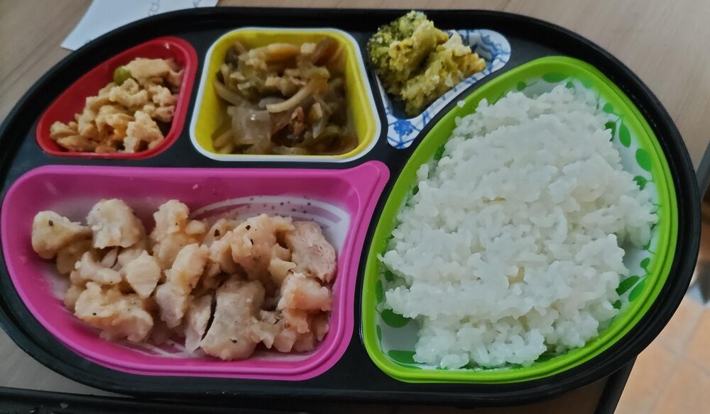 鶏肉の山椒焼き、ブロッコリータルタルソース 等の画像