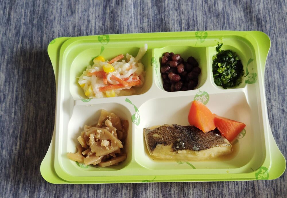 コーンサラダ、人参 等の画像