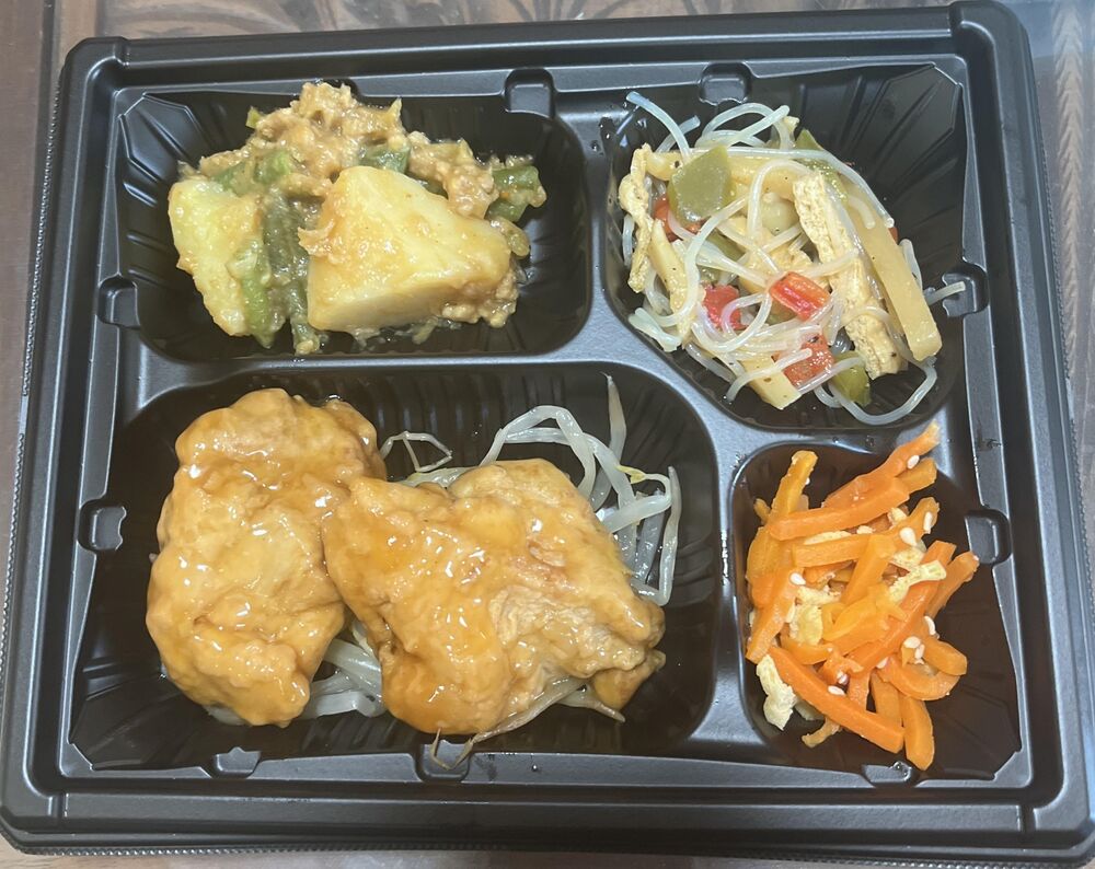 鶏の唐揚げ、炒め和えじゃがいもインゲン 等の画像