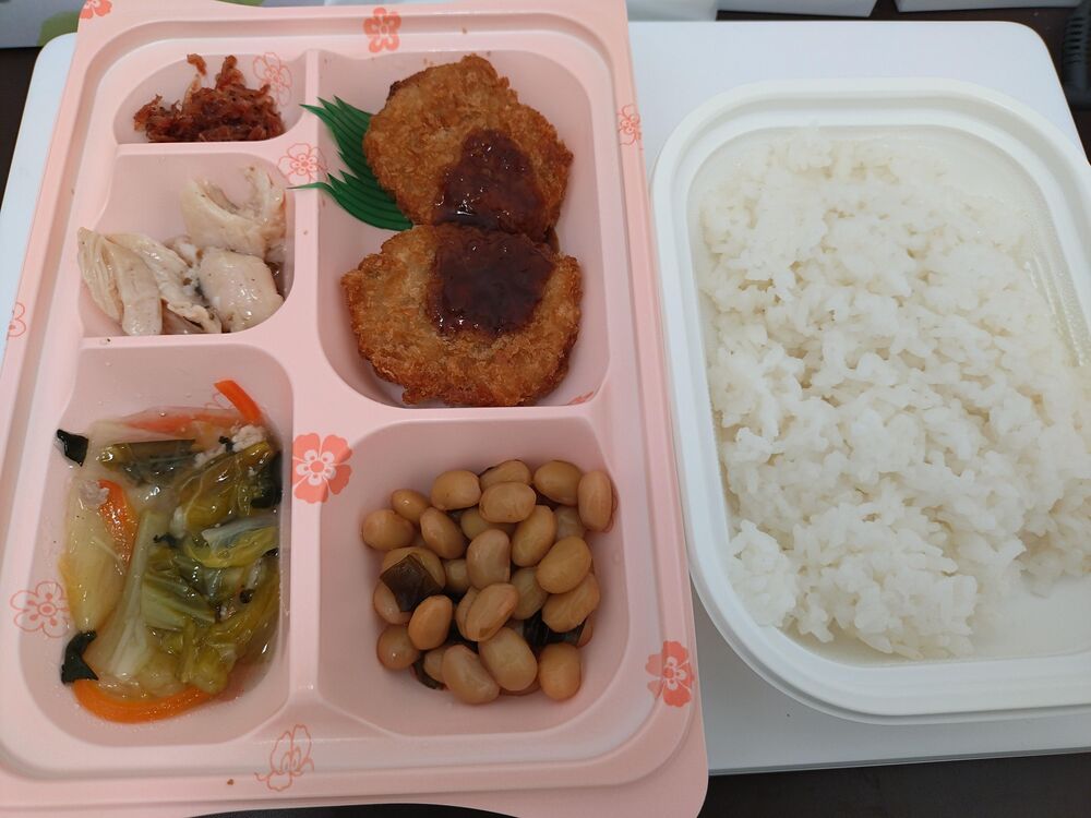 牛すき焼き風コロッケ、お豆と昆布の煮物 等の画像