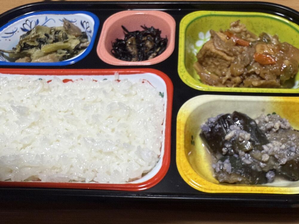 ジャージャン豆腐、チンゲン菜の胡麻和え 等の画像
