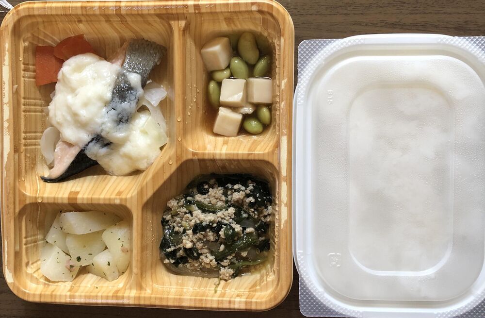 鮭のホワイトソースがけキャベツ人参、豆腐と枝豆の和風あん 等の画像