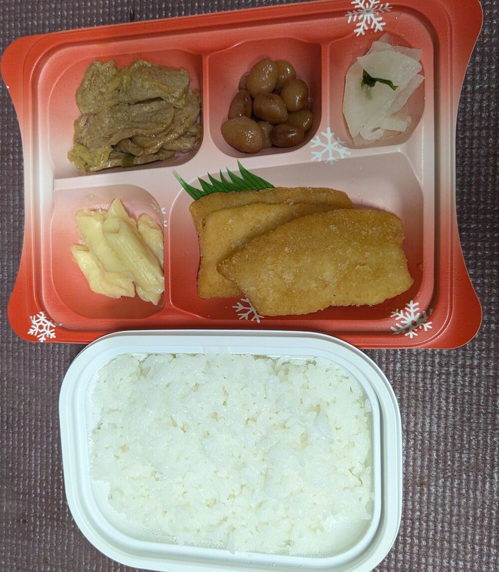 白身のフライ、大根の煮物 等の画像