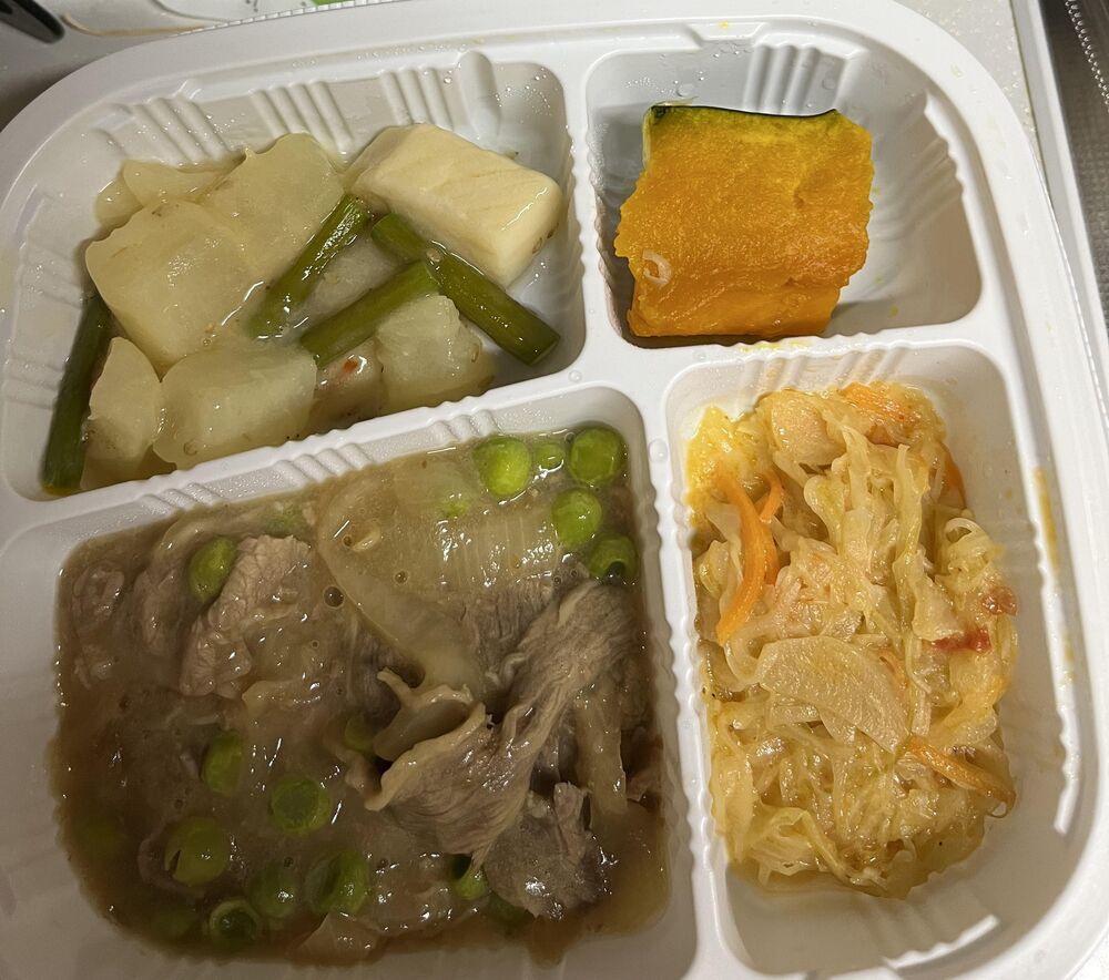 焼き肉、イカと大根の炒め煮 等の画像