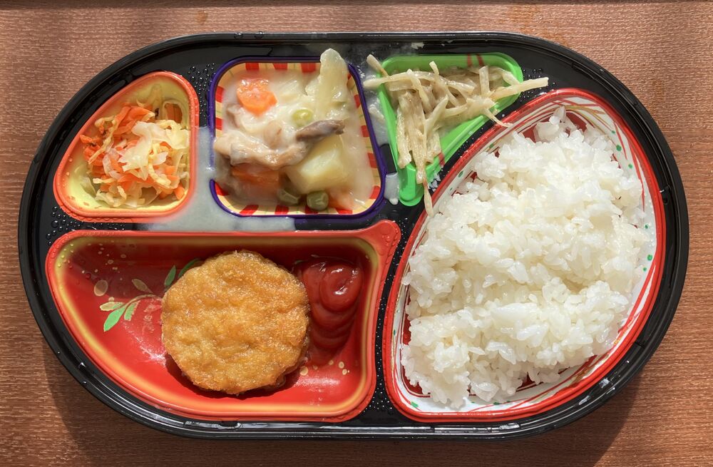 焼肉メンチ、キャベツのレモン酢和え 等の画像