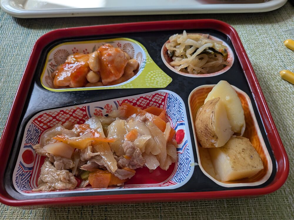 豚肉とゴボウの生姜煮、じゃがバター 等の画像
