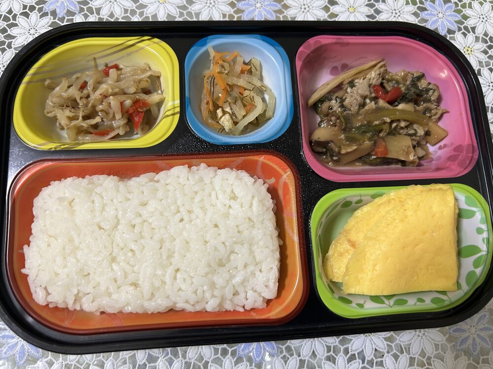 豚肉と春菊のオイスター炒め、チーズオムレツ 等の画像