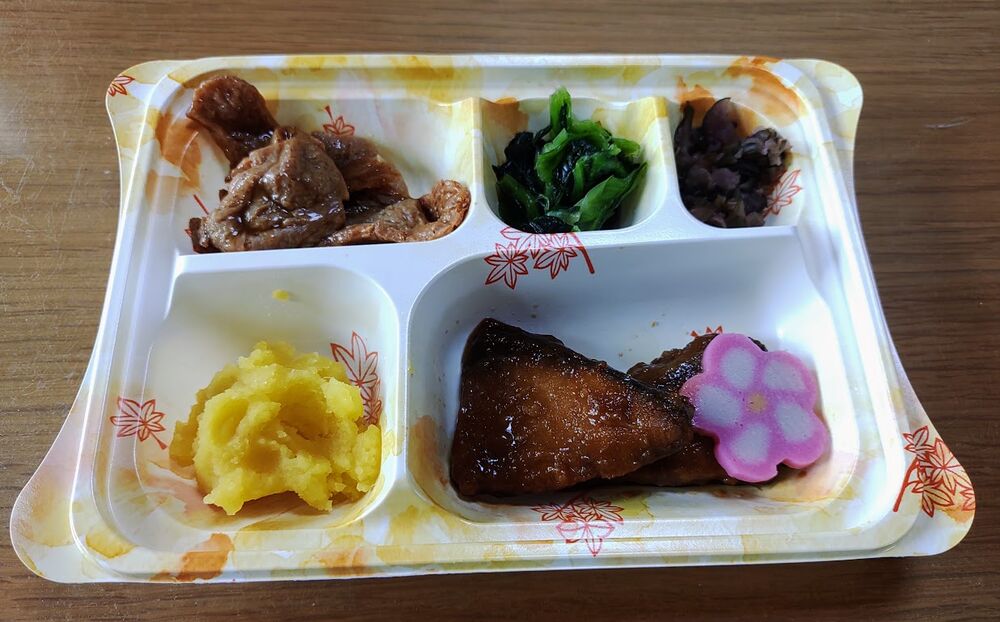 ぶりの揚げ煮、華かまぼこ 等の画像