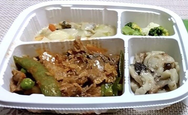 牛肉のトマト煮、アサリとキャベツのクリームシチュー 等の画像