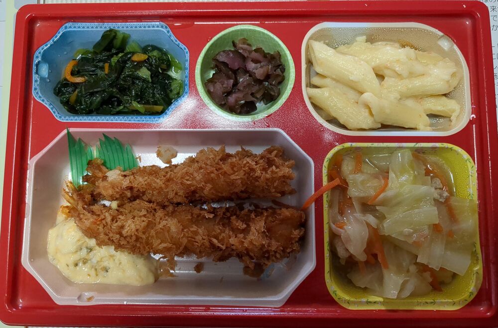 大きな海老ふらい、キャベツとヤングコーンのいためもの 等の画像