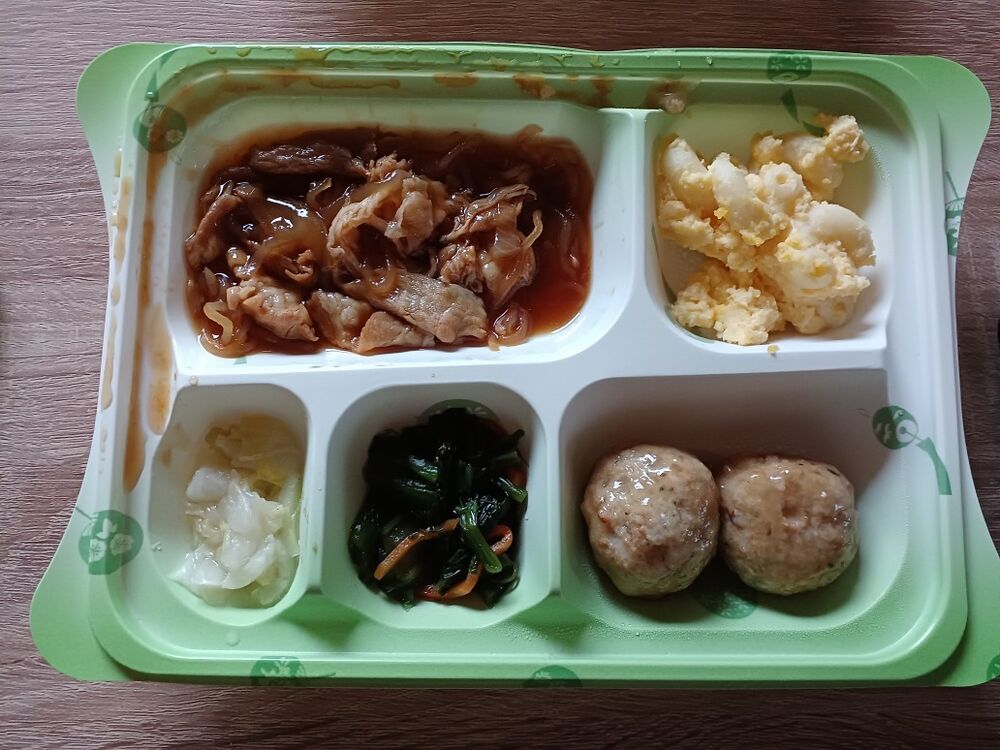豚すき煮、マカロニと卵のサラダ 等の画像