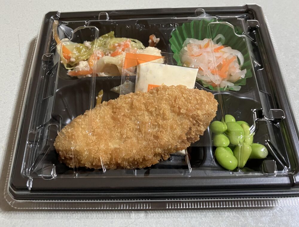 白身魚フライ、こうや豆腐と野菜の炒め物 等の画像