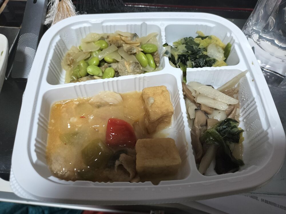 家常豆腐、あさりと玉ねぎの酒蒸し 等の画像