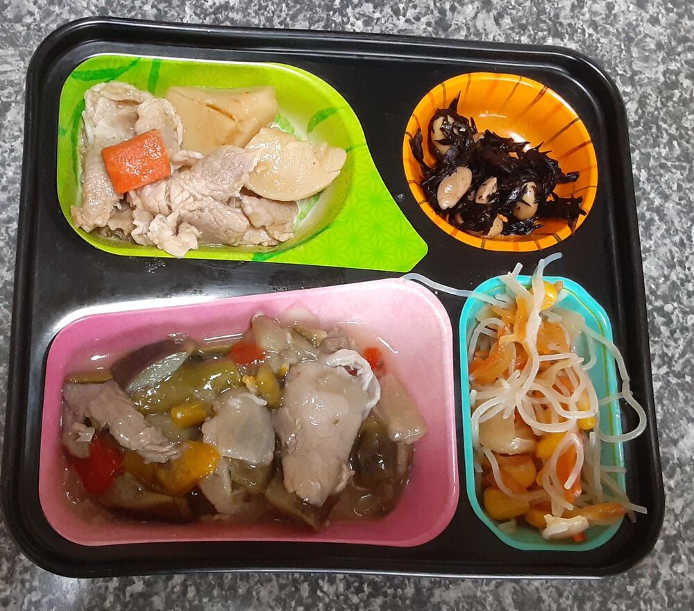 豚肉と彩り野菜の柚子風味、肉じゃが 等の画像
