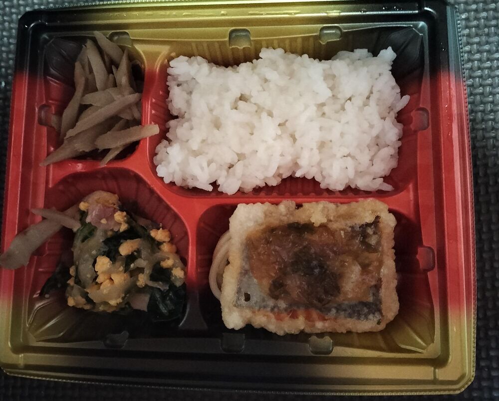 カレイの唐揚げ香味ソース、ほうれん草と玉子の炒め物 等の画像