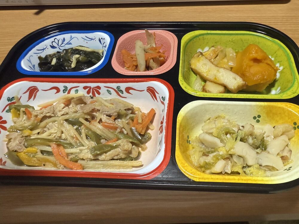 豚肉とピーマンのペッパー炒め、白菜の生姜和え 等の画像