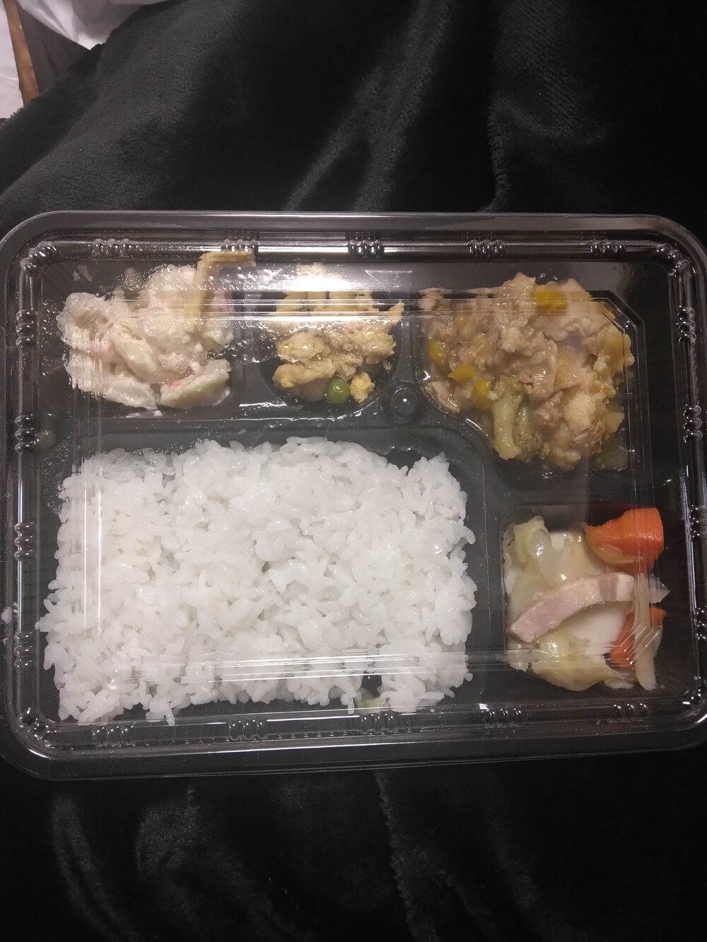 豚肉と野菜のおろしポン酢、カニ風味サラダ 等の画像