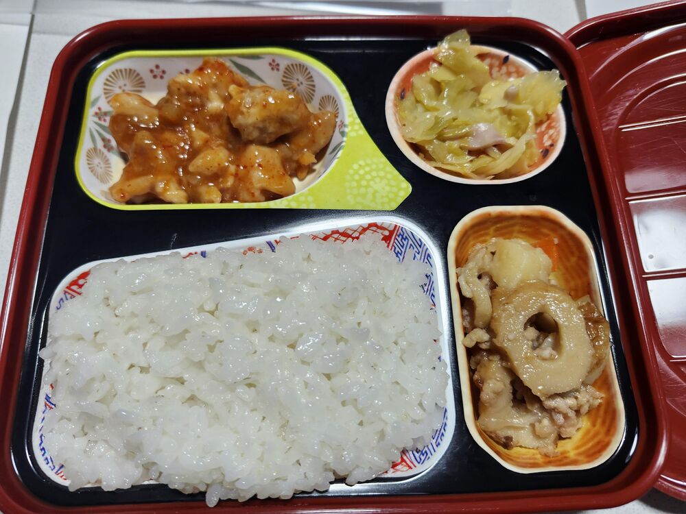 ご飯、ヤンニョムチキン 等の画像