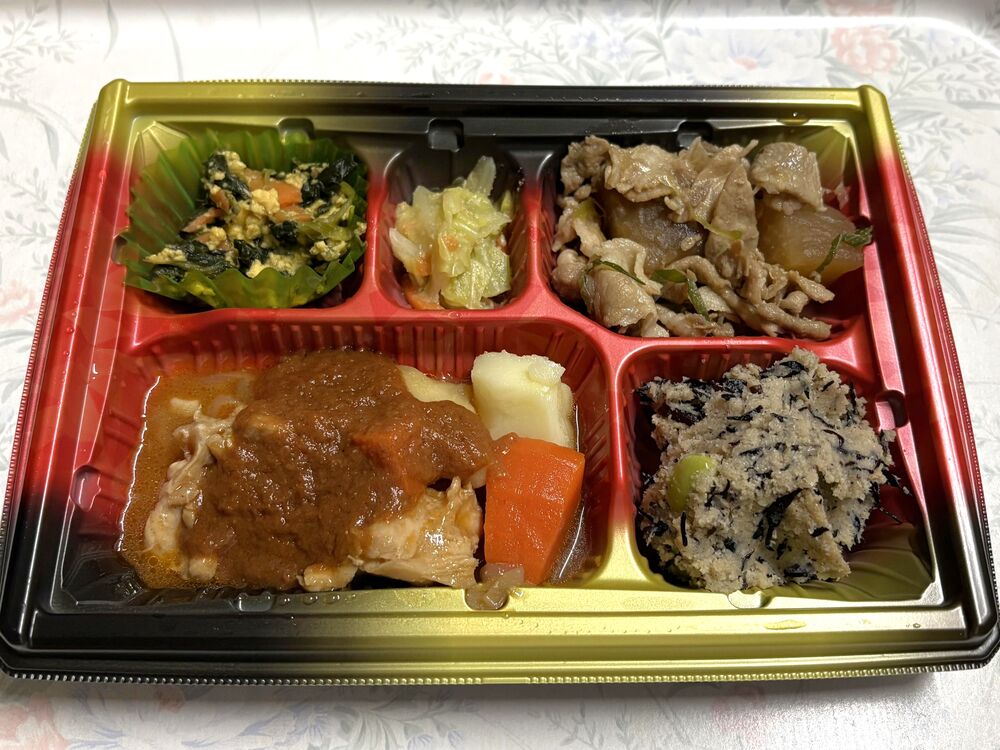 鶏肉のデミソース、大根と豚肉の煮物 等の画像