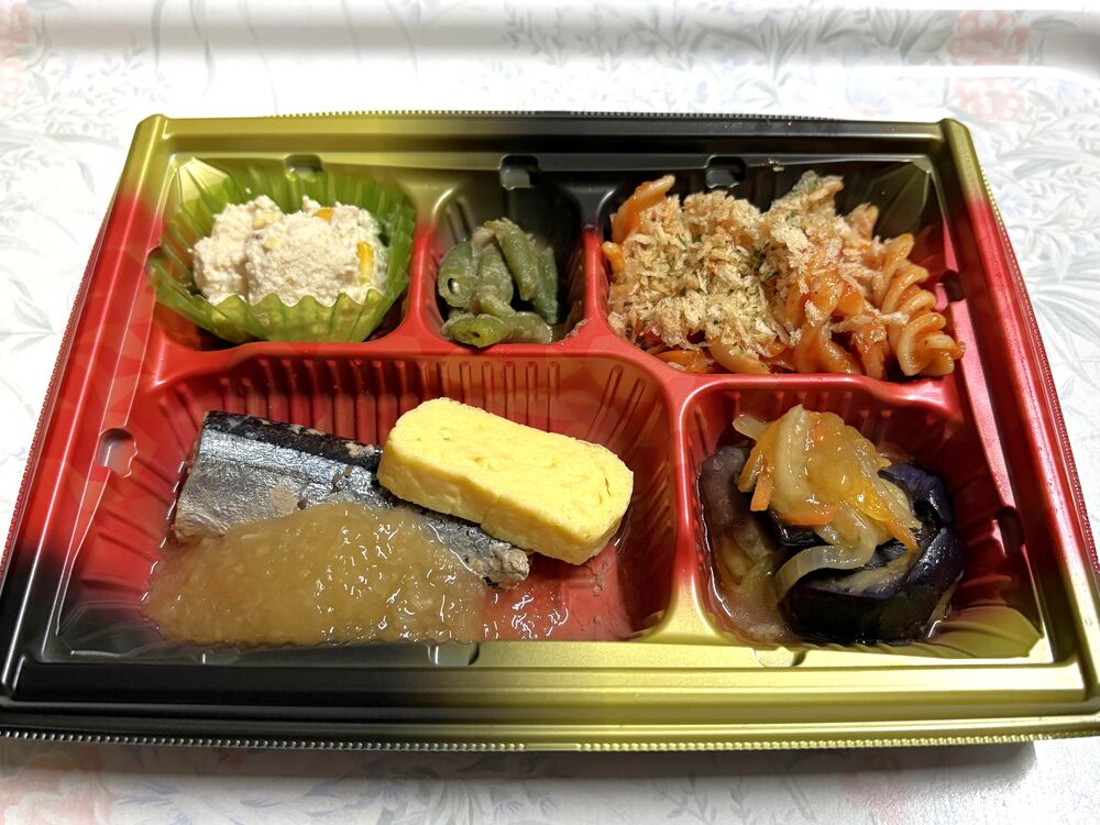国産サンマのみぞれがけ、キャベツとウィンナーのトマトパスタ 等の画像