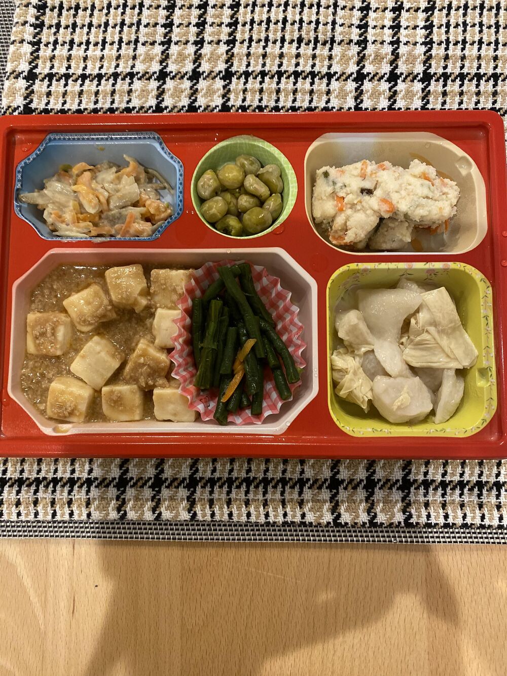 麻婆豆腐、ささげのお浸し 等の画像