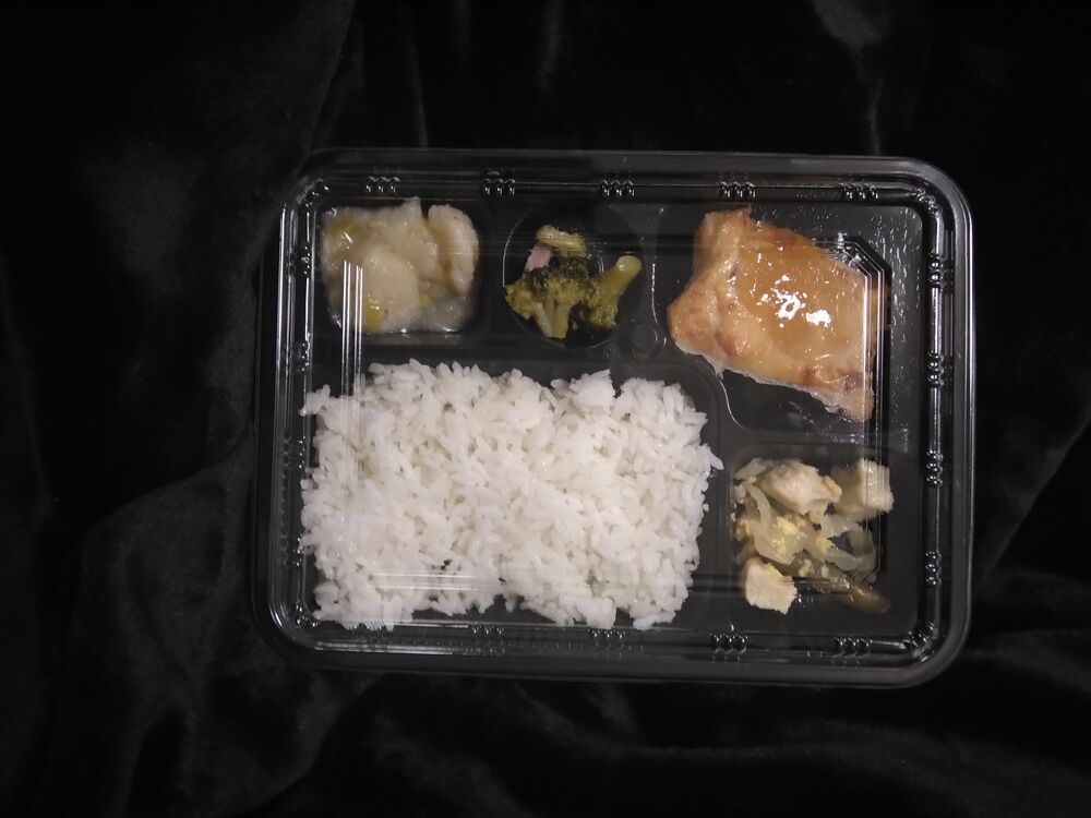 チキンステーキ、山芋のガーリック風味 等の画像
