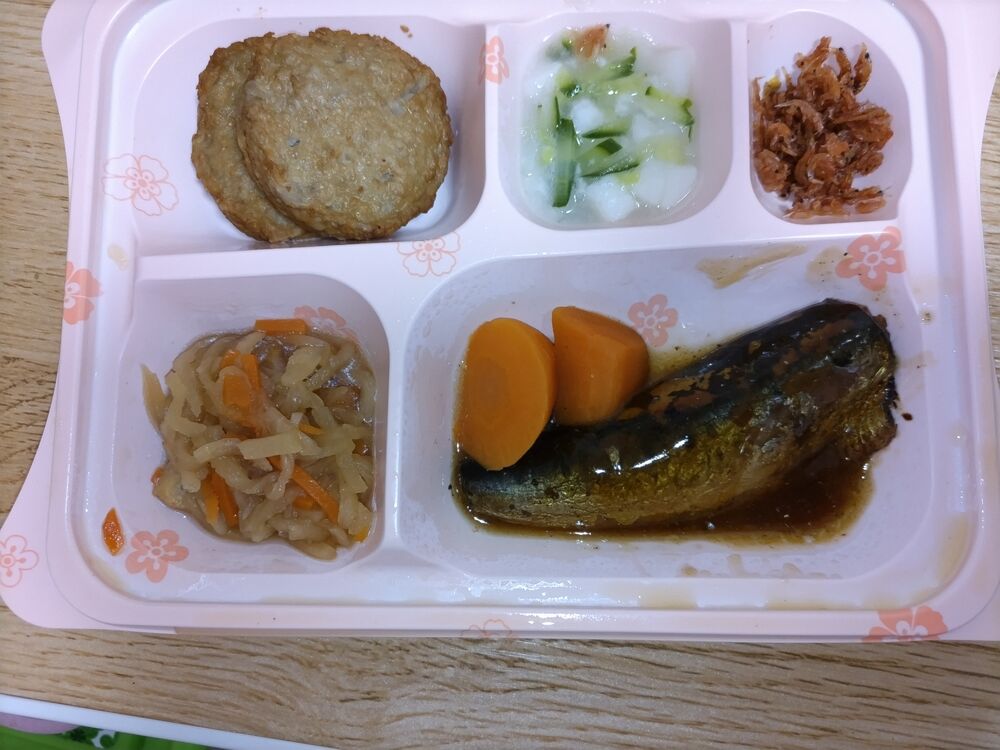 いわし山椒煮、人参煮 等の画像