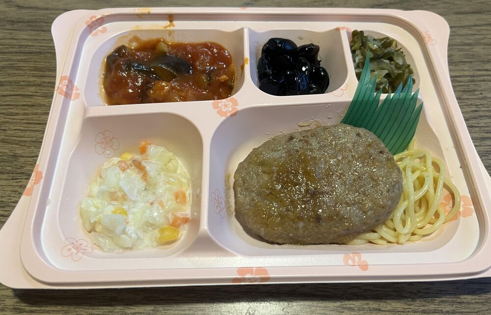 和風おろしソースハンバーグ、ペペロンチーノ 等の画像
