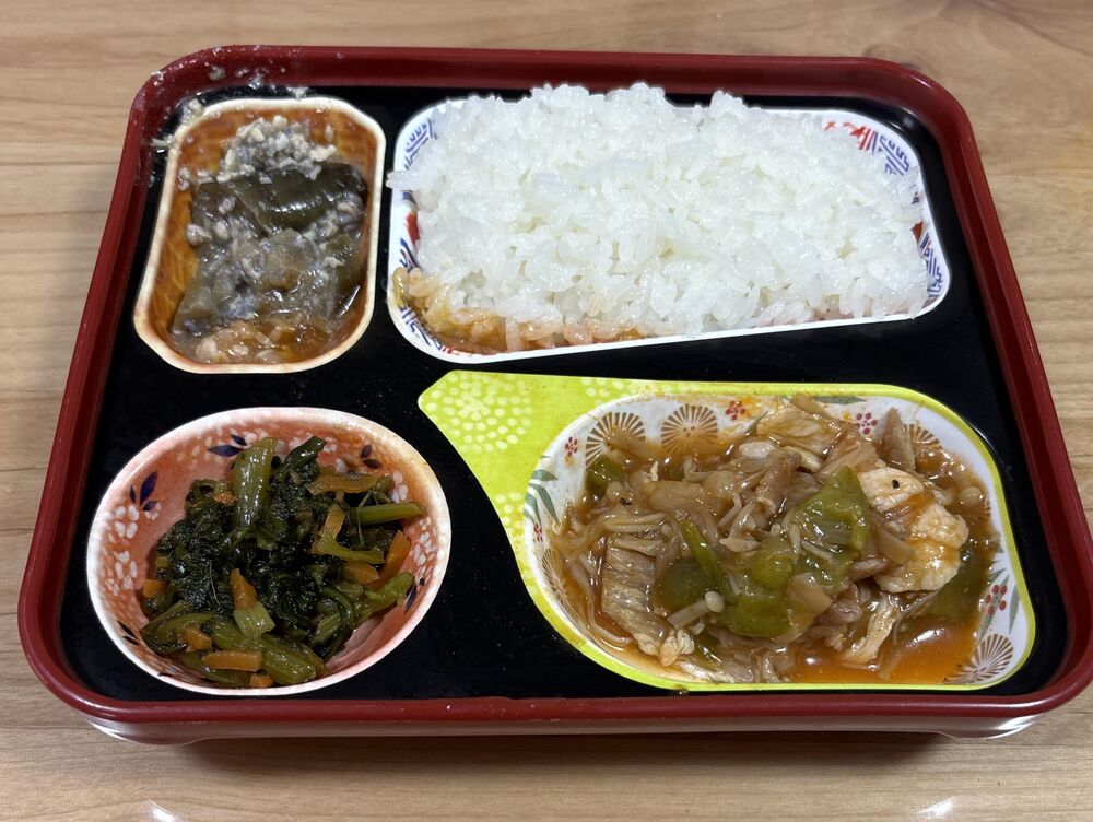 豚肉とえのきのトマトソース炒め、茄子のそぼろ煮 等の画像