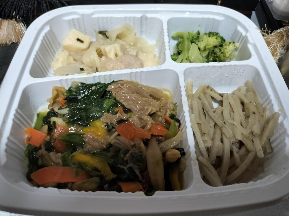 牛肉のオイスター炒め、鶏豆腐 等の画像
