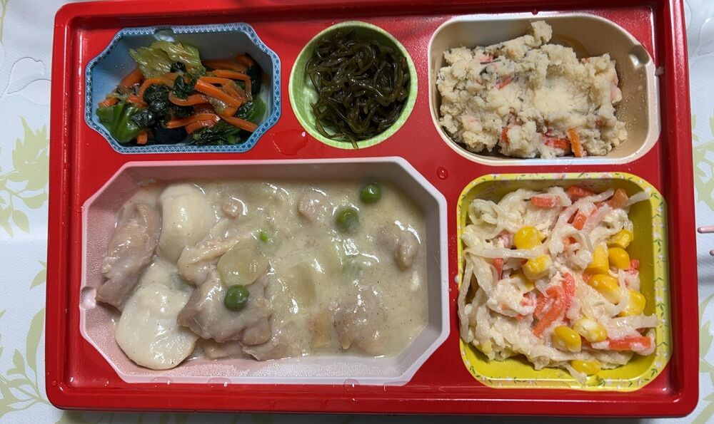 クリーム魚煮、ポテトサラダ 等の画像