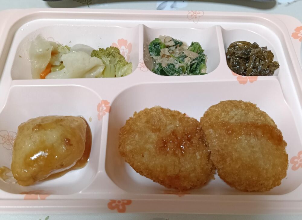 牛すき焼き風コロッケ、つくねの甘酢あん 等の画像