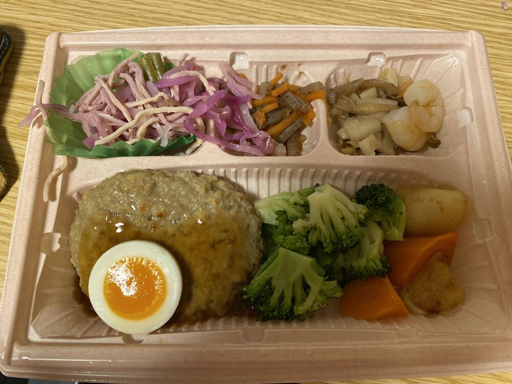 ハンバーグ照り焼きソース、きのこと蓮根のバター醤油炒め 等の画像